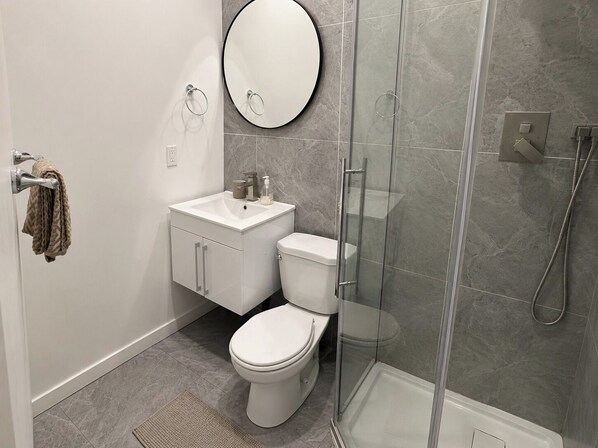Bathroom - Cozy 1 Bedroom in the heart of downtown Mtl (Montréal)