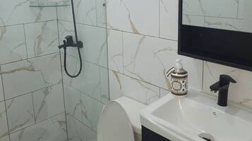 Căn hộ, 2 phòng ngủ | Phòng tắm