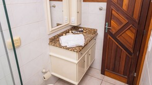 Family Apartment, 4 Bedrooms, Kitchen, City View | Bathroom | Shower, free toiletries, hair dryer, towels