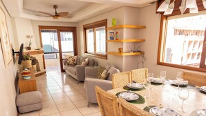Family Apartment, 4 Bedrooms, Kitchen, City View | Dining