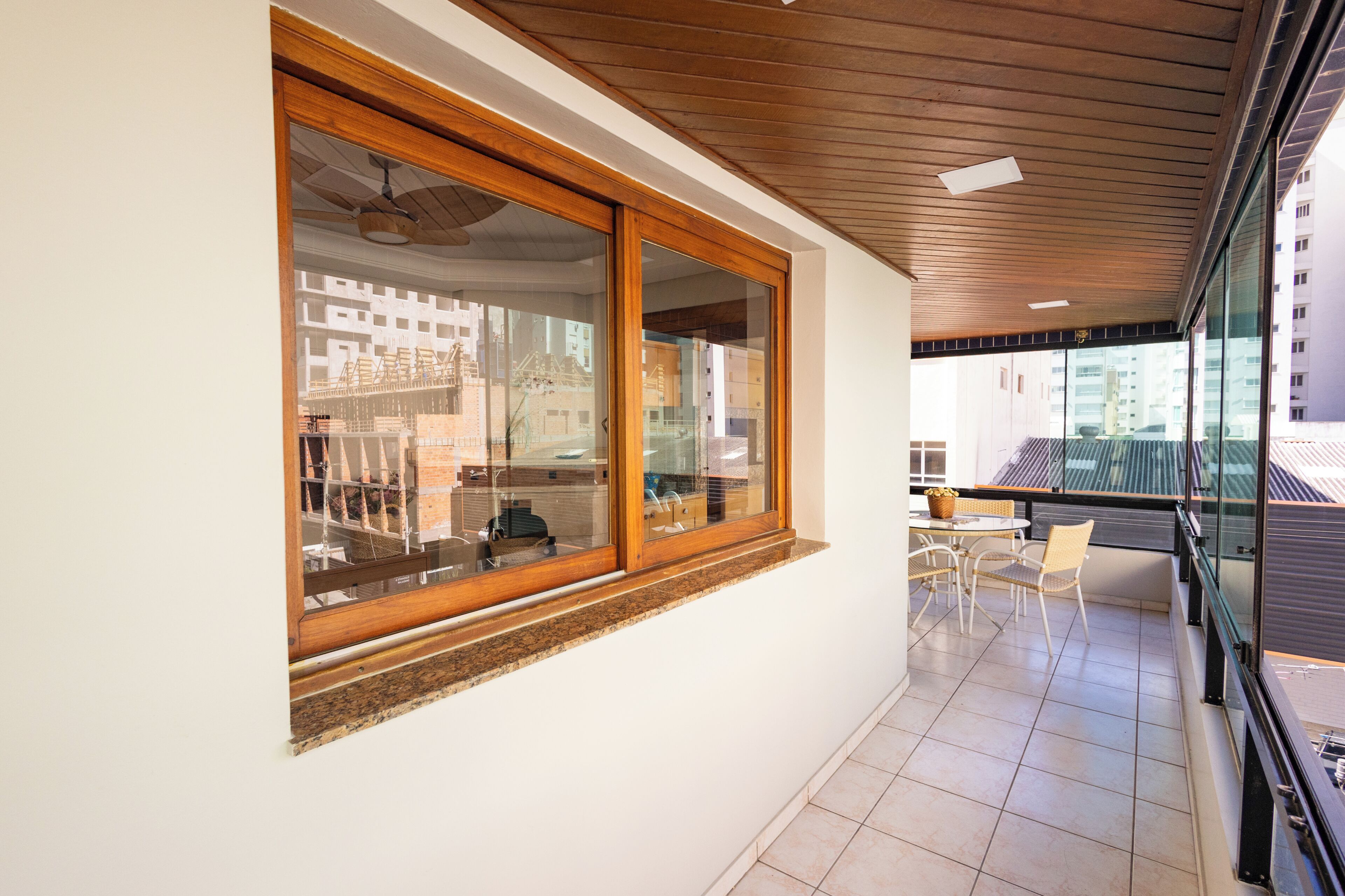 Familienapartment, 4 Schlafzimmer, Küche, Stadtblick | Speisen im Freien