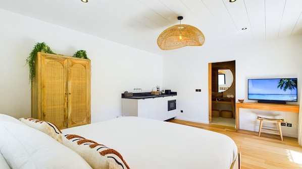 3 chambres, coffre-fort, fer et planche à repasser
