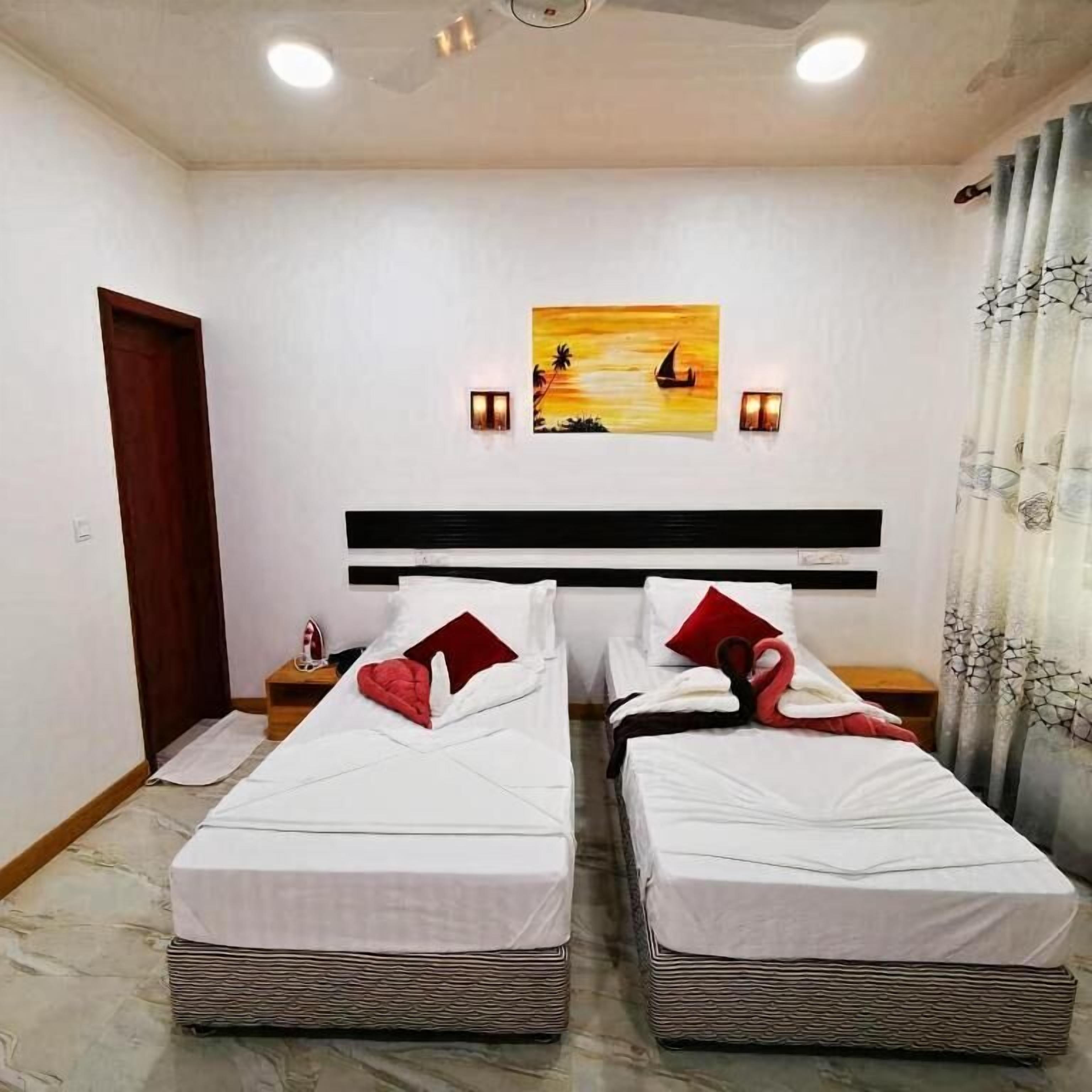 Habitación Deluxe doble, patio, vistas al jardín | Caja fuerte, tabla de planchar con plancha, wifi gratis