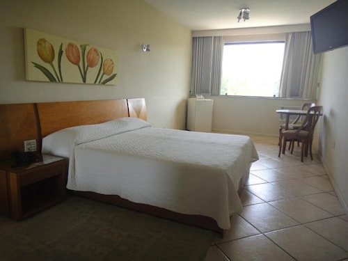 Hotel Dominguez Master Ltda. 
