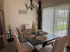 Dining - Huge 5bd/3bth house with FENCED backyard in Garden City, near shopping center! (Garden City)