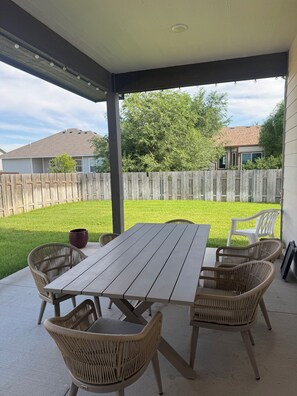 Outdoor dining - Huge 5bd/3bth house with FENCED backyard in Garden City, near shopping center! (Garden City)