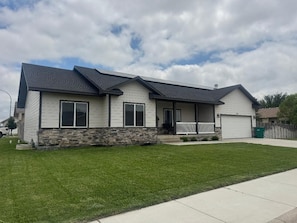 Exterior - Huge 5bd/3bth house with FENCED backyard in Garden City, near shopping center! (Garden City)