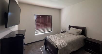 Huge 5bd/3bth house with FENCED backyard in Garden City, near shopping center!