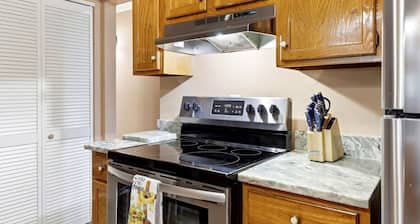 6 Mi to Dtwn: Charming Home Little Rock