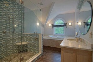 Shower, jetted bath, hair dryer, towels - Little River Farm (Nottingham)