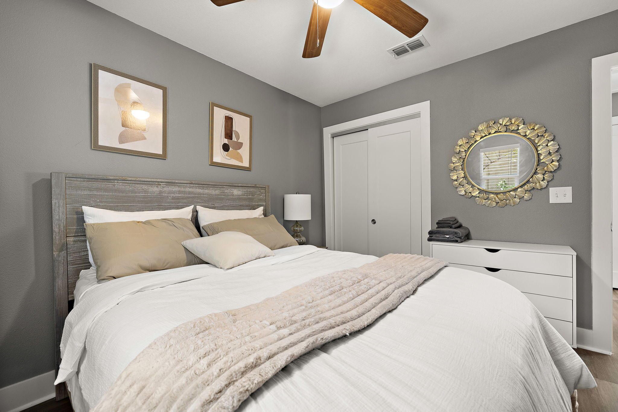 2 bedrooms, desk, iron/ironing board, WiFi