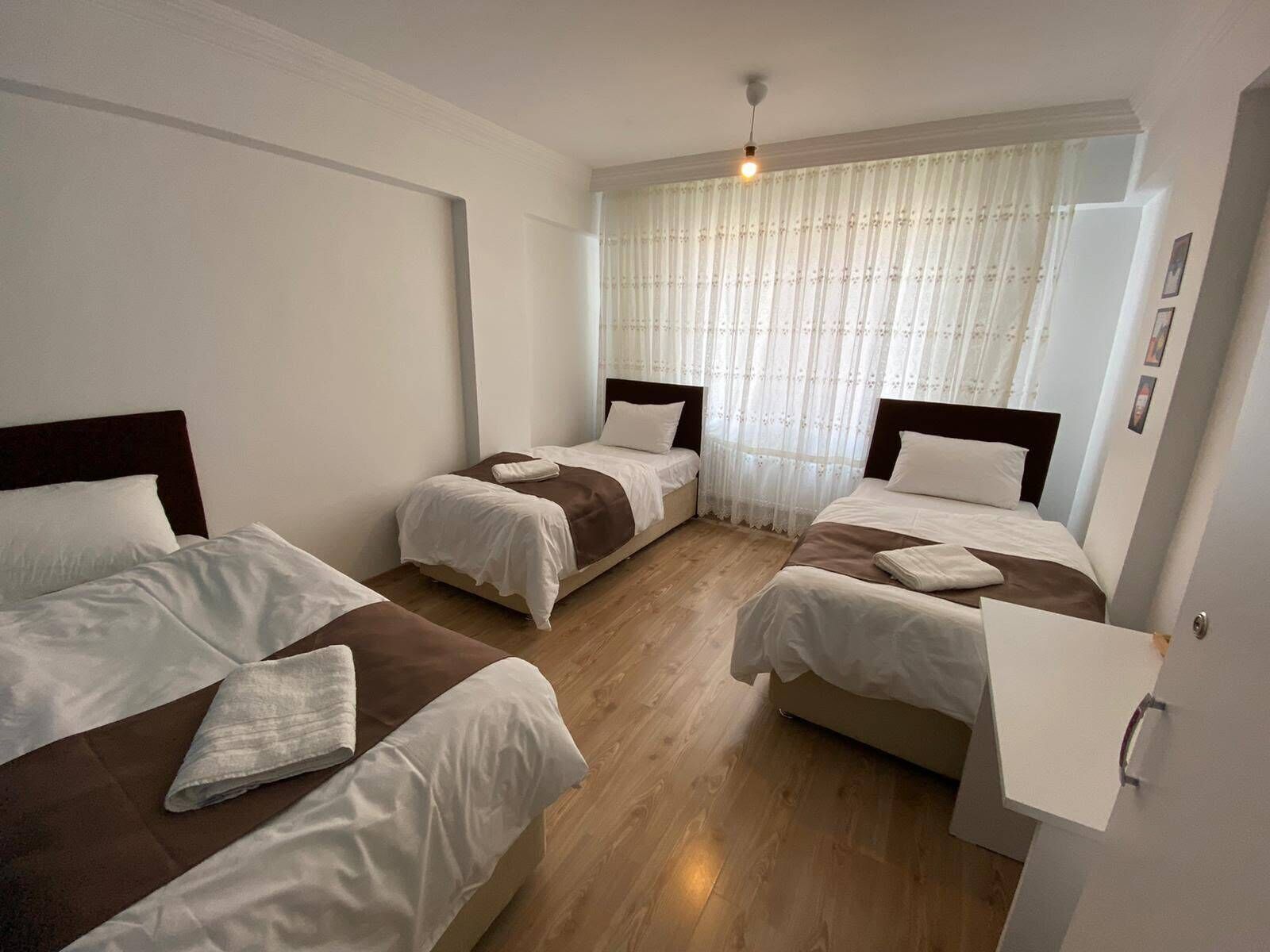 Kamar Triple Standar, kamar mandi pribadi | Meja kerja, ruang kerja ramah laptop, dan Wi-Fi gratis