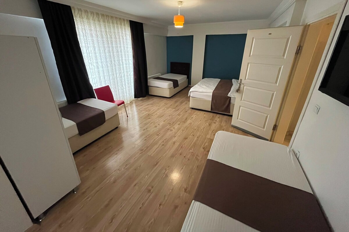 Family Apartment | Desk, laptop workspace, WiFi (free)