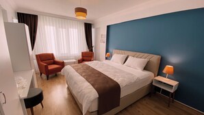 Studiosuite, 1 King-Bett, Raucher | Schreibtisch, laptopgeeigneter Arbeitsplatz, kostenloses WLAN