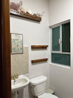 Bathroom - 🌊 Cozy Loreto Hideaway | 2BR | Full Kitchen | 1 Block from the Malecón & Downtown (Loreto)
