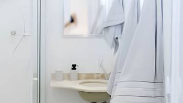 Deluxe Apartment, Beach View | Bathroom
