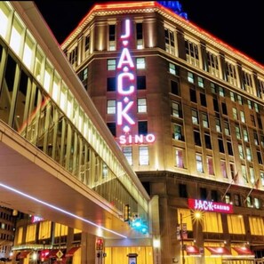 A building with a prominent 'JACK SINO' sign, indicating a casino establishment. - Downtown Condo | Walk to Playhouse Square (Cleveland)