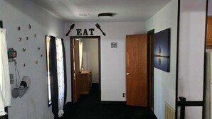 A hallway with a sign that says 'EAT' and another sign that says 'I CAN'T ACTUALLY EAT TODAY.' - Peaceful 1-bedroom house with AC in charming Pittsburg within walking of PSU (Pittsburg)