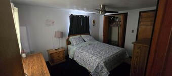Peaceful 1-bedroom house with AC in charming Pittsburg within walking of PSU