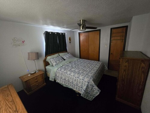 Peaceful 1-bedroom house with AC in charming Pittsburg within walking of PSU