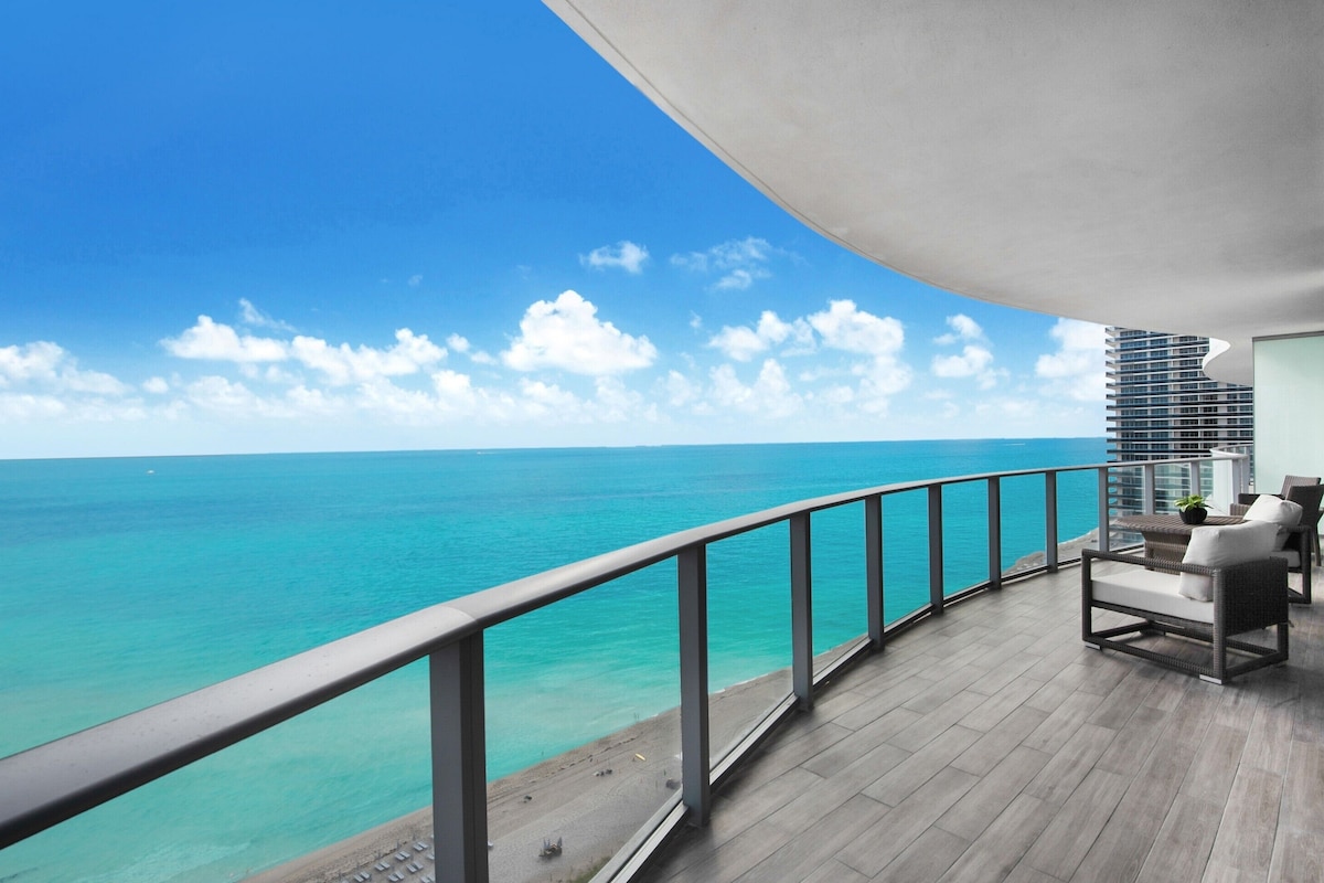 Condo premium, 2 quartos, vista para o oceano, de frente para a praia | Sacada