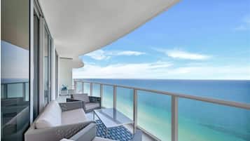 Appart'hôtel « Premier », 3 chambres, vue océan, en front de plage | Balcon