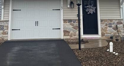 Sugar Magnolia. Beautifully decorated 3-bedroom townhome conveniently located!