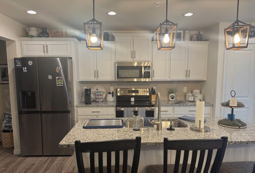 Sugar Magnolia. Beautifully decorated 3-bedroom townhome conveniently located!
