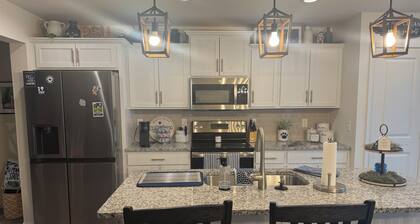Sugar Magnolia. Beautifully decorated 3-bedroom townhome conveniently located!