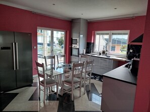 Private kitchen - Villa Beco - Luxury Home with Private Pool (Monção)