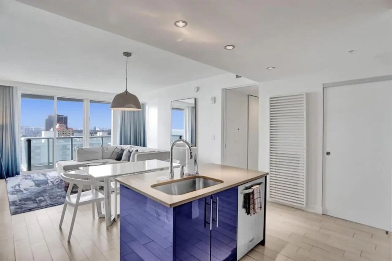 18th Floor Luxury W Residence - 2 King Suites, Pools & 2-min Walk To Beach - 코럴스프링스