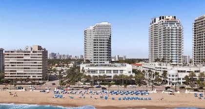 18th Floor Luxury W Residence - 2 King Suites, Pools & 2-min walk to Beach