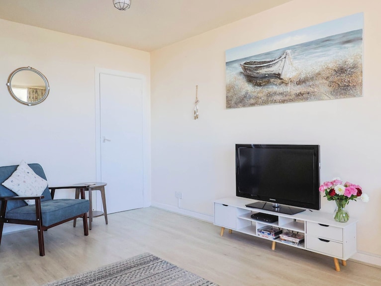 16 Old Shipyard Centre, Pet Friendly, With A Garden In West Bay - Bridport