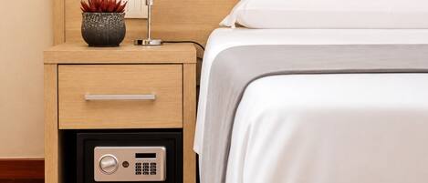 Standard Double Room, City View | In-room safe, desk, iron/ironing board (on request), WiFi (free)