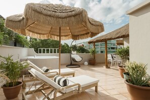 Outdoor spa tub - Family & Friends Rooftop apartament - Jacuzzi-Prime Cancun Location (Cancún)