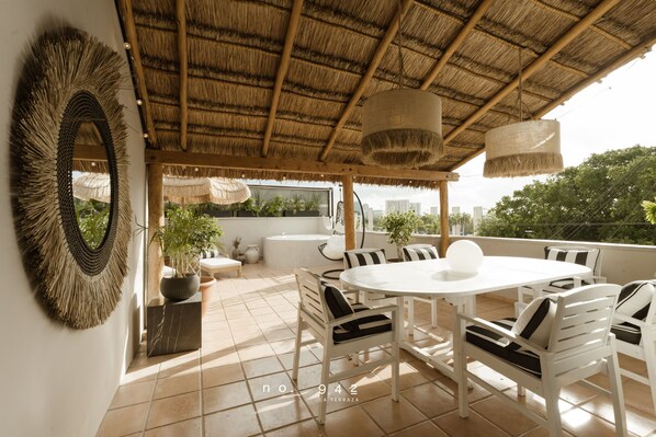 Outdoor dining - Family & Friends Rooftop apartament - Jacuzzi-Prime Cancun Location (Cancún)