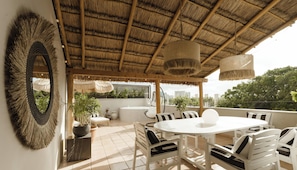 Outdoor dining - Family & Friends Rooftop apartament - Jacuzzi-Prime Cancun Location (Cancún)