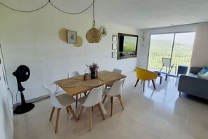 Dining - Vista, Sierra y Mar | 3BD Apt w/ Pool & Jacuzzi (Santa Marta)