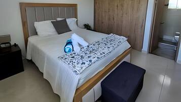 3 bedrooms, iron/ironing board, bed sheets