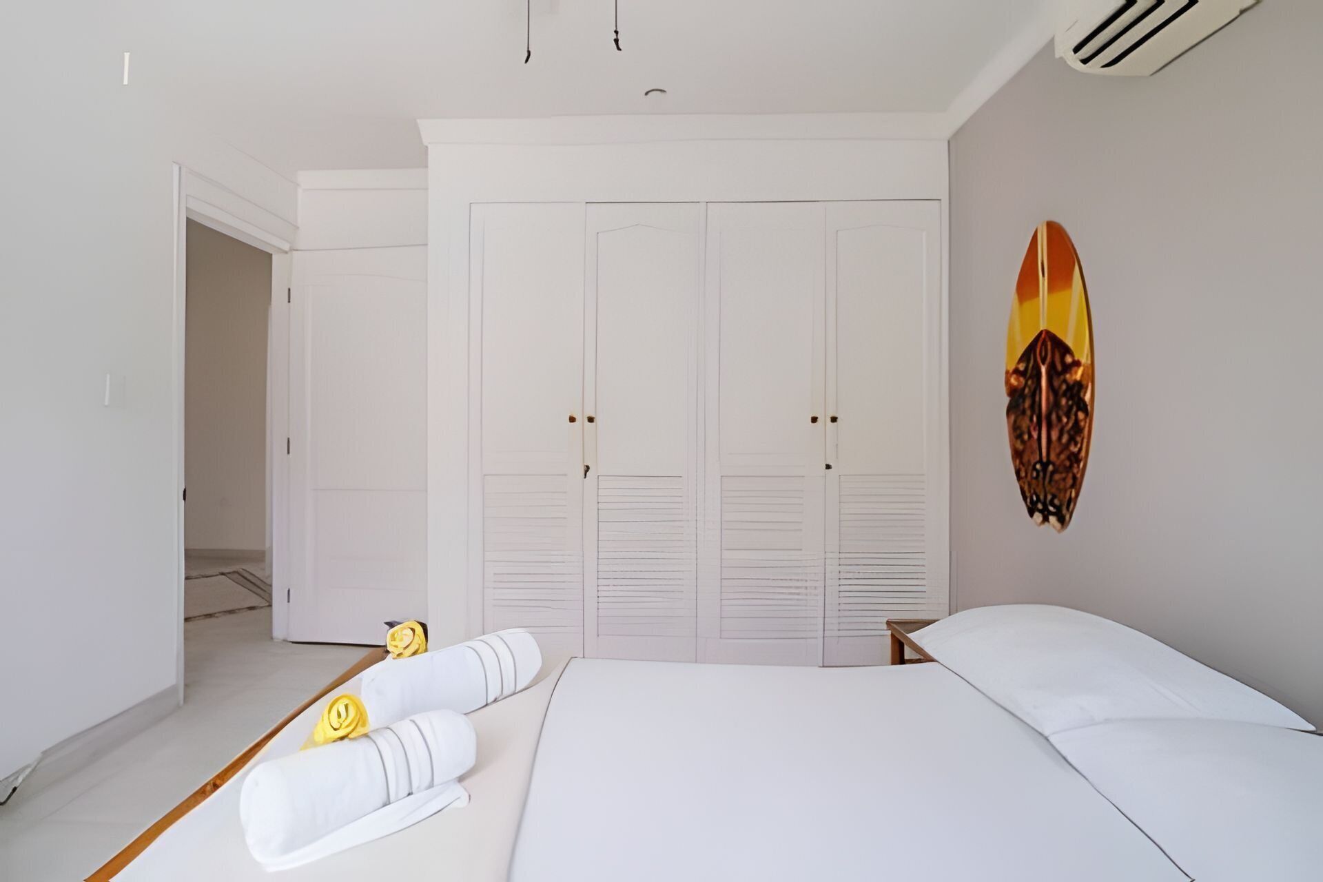 Iron/ironing board, bed sheets