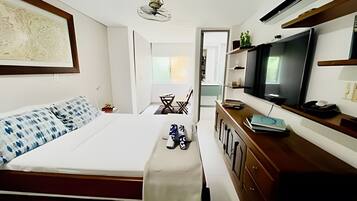 Iron/ironing board, bed sheets