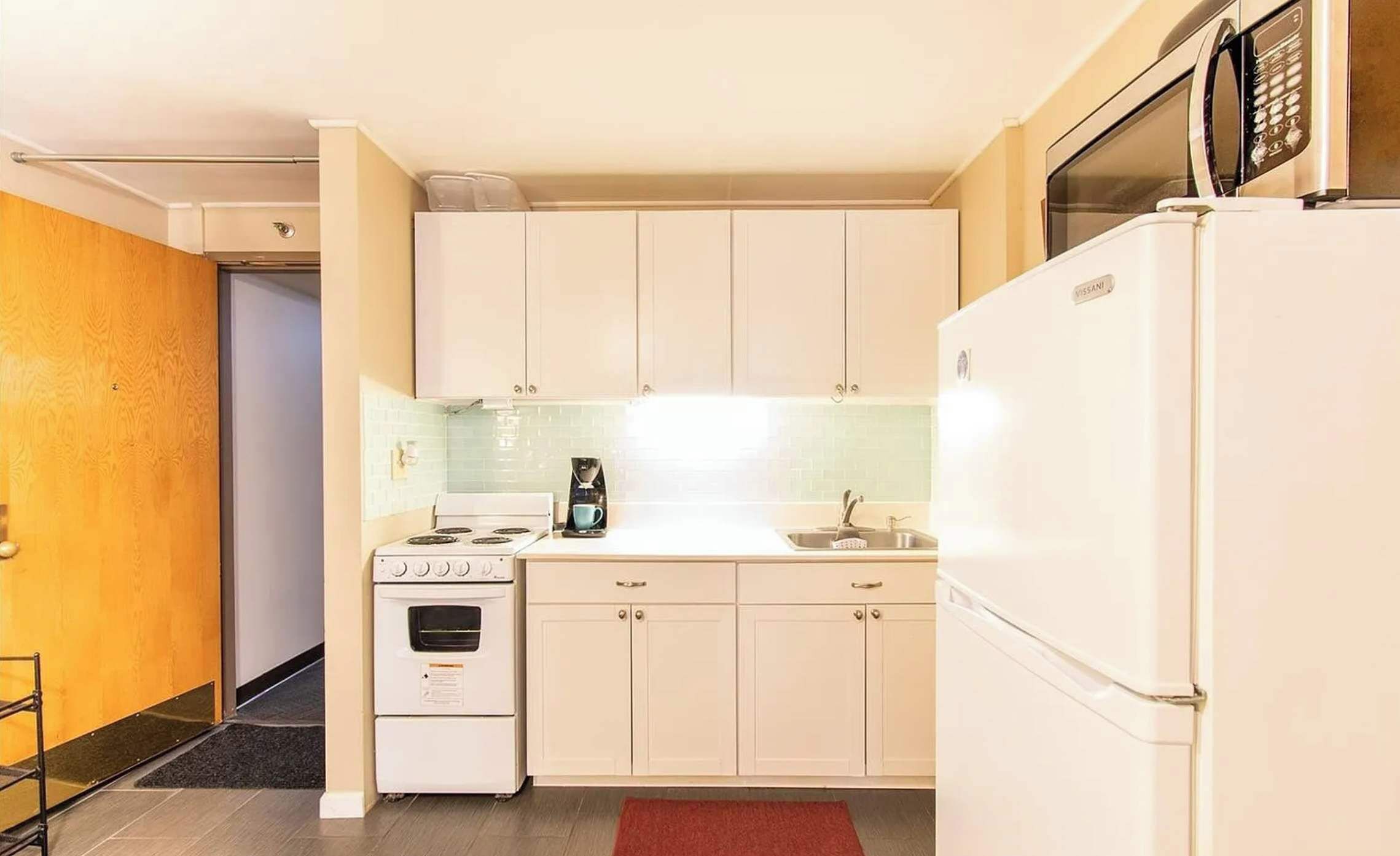 Coffee/tea maker, fridge, microwave, oven