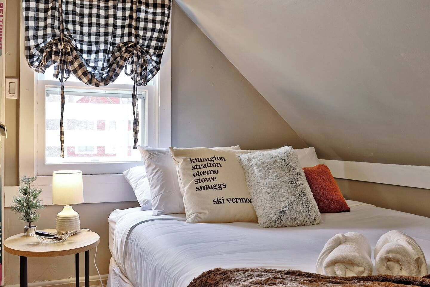 1 bedroom, desk, iron/ironing board, WiFi