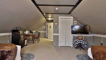 1 bedroom, desk, iron/ironing board, WiFi