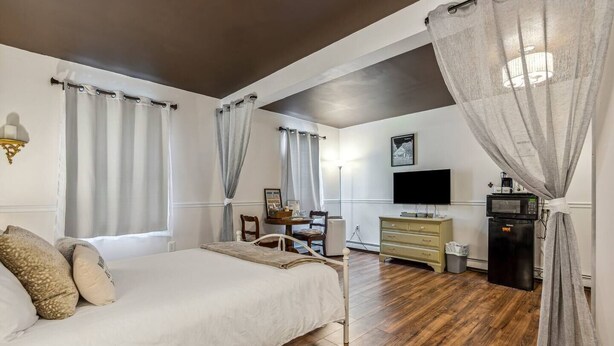 Room - Bridgewater Living - Woodstock Suite (Bridgewater)