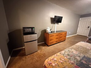 Room - Welcome to The Grove, one of two collections of classic motel rooms at The Lodge on Ten (TAHLEQUAH)