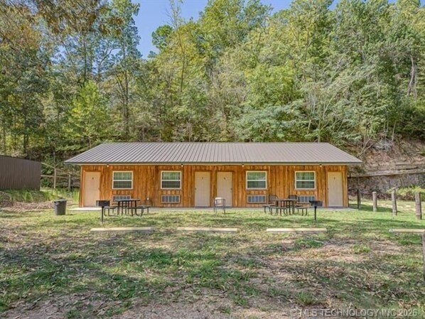 Exterior - Welcome to The Grove, one of two collections of classic motel rooms at The Lodge on Ten (TAHLEQUAH)