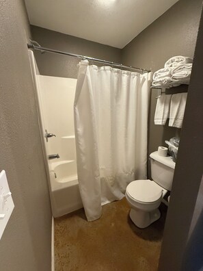 Bathroom - Welcome to The Grove, one of two collections of classic motel rooms at The Lodge on Ten (TAHLEQUAH)
