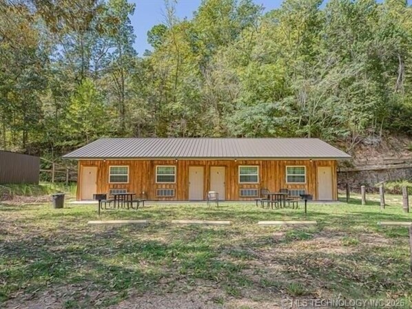 Exterior - Welcome to The Pines, one of two collections of classic motel rooms at The Lodge on Ten (TAHLEQUAH)