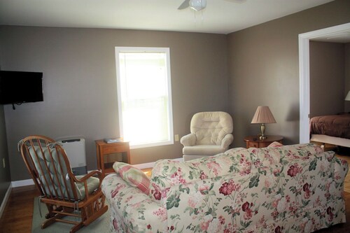 Two bedroom cottage in Ferrisburgh at River's Edge! 9